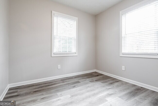 Building Photo - 620 Wayside Dr