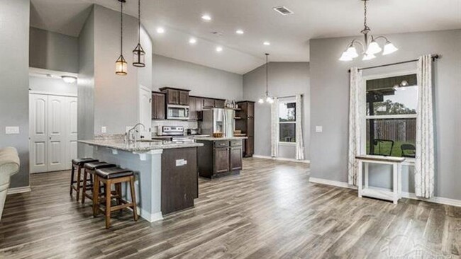Building Photo - 5544 Peach Dr