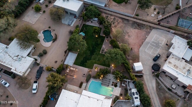 Building Photo - 7417 E Paradise Dr