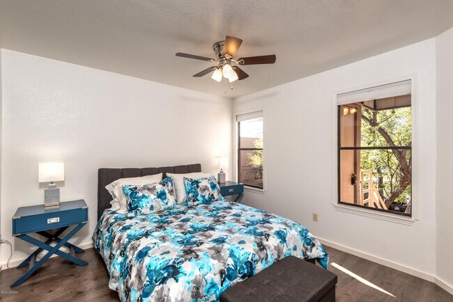 Building Photo - 6655 N Canyon Crest Dr