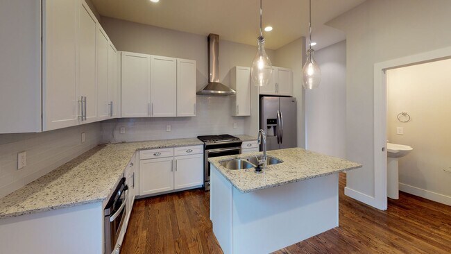 Building Photo - Beautiful East Nashville Bungalow