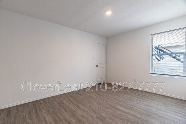 Building Photo - 2822 Millikan Dr