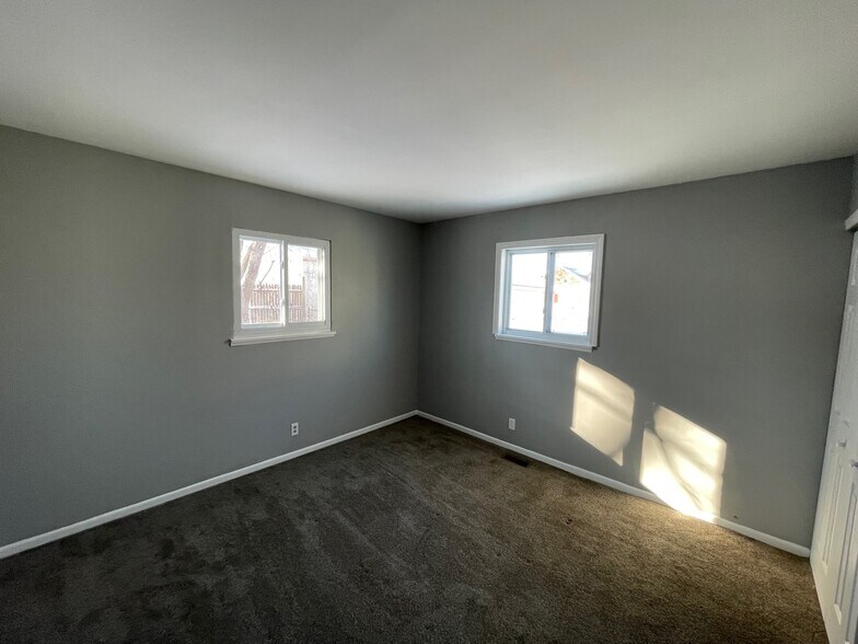 Building Photo - 1325 Waldman Ave