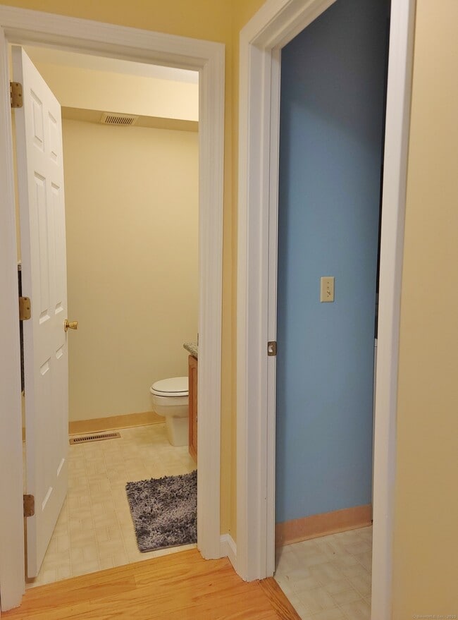 Building Photo - 141 Courtyard Ln