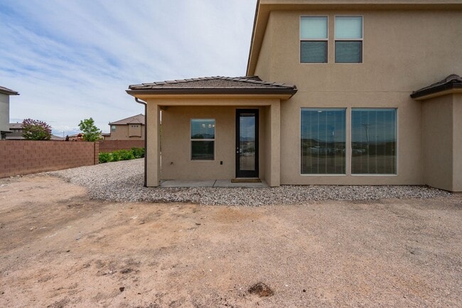 Building Photo - Stunning Home with 4 beds/2.5 baths and 3-Car Garage in Mulberry Estates