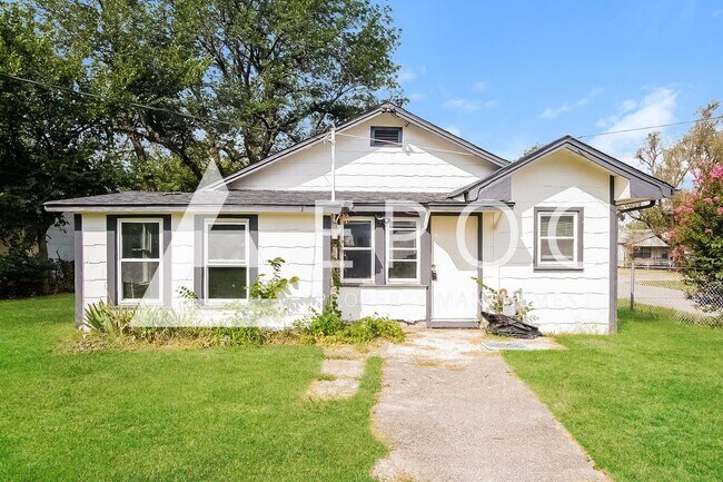 Building Photo - 4701 S 30th W Ave