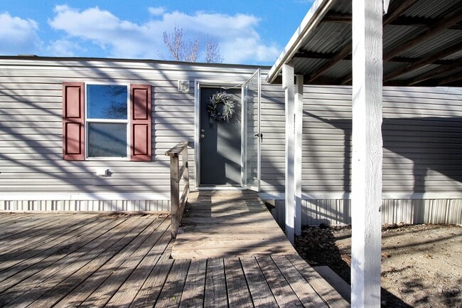 Building Photo - 1310 FM 487