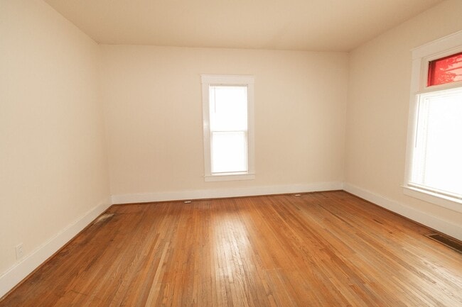 Building Photo - 3 Bed 2 Bath House Columbia College