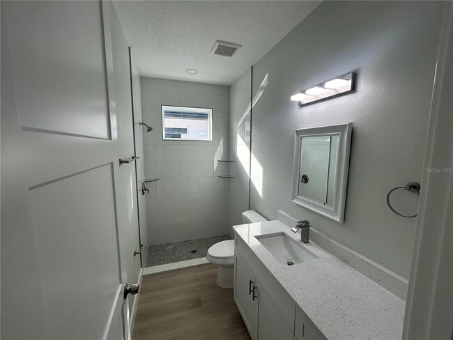 Building Photo - 424 E Jessup Ave