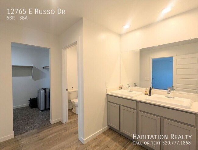 Building Photo - 12765 E Russo Dr