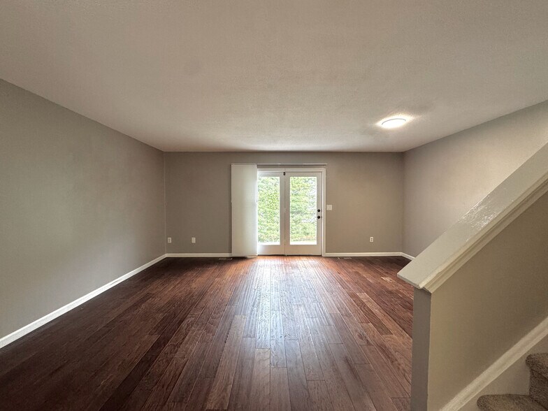 Building Photo - 114 Oak Ridge Dr