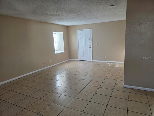 Building Photo - 9004 Tudor Dr