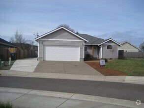Building Photo - Large Home in Veneta