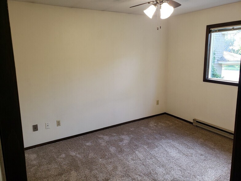 Building Photo - 1918 E 3rd St