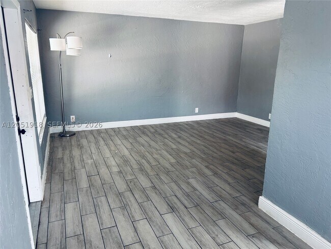 Building Photo - 3070-3072 NW 12th Ct