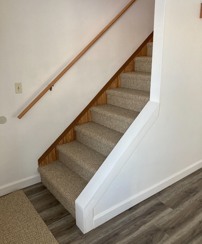 Building Photo - 107 S Van St