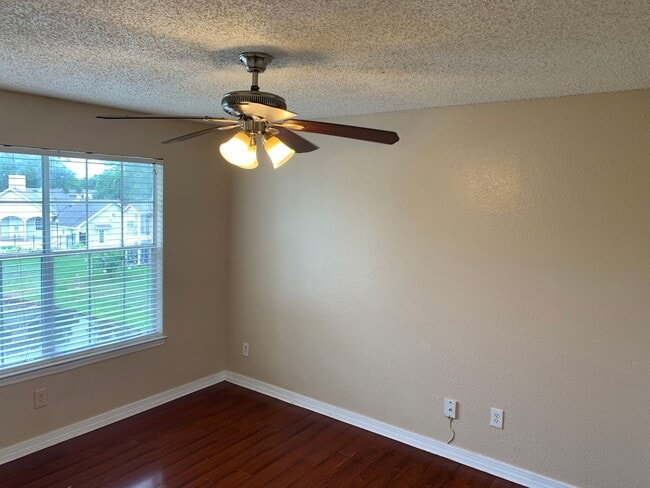 Building Photo - 2550 N Alafaya Trail