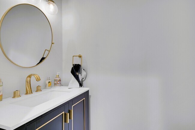 Building Photo - 28384 Kinnikinick Rd