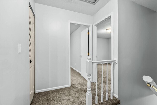 Building Photo - 215 Darrell Dr