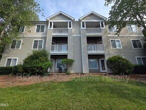Building Photo - 1411 Collegiate Cir
