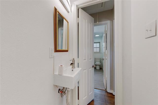 Building Photo - 2702 Tolosa Dr