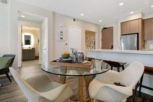 Building Photo - 345 E McKinley Ave