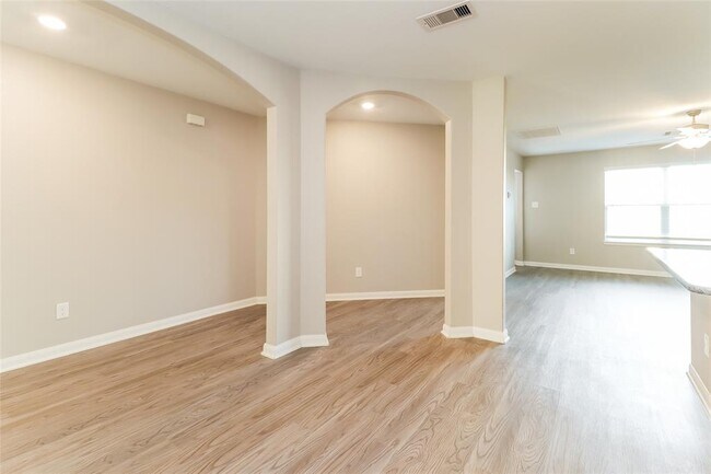 Building Photo - 23014 Bellini Dr