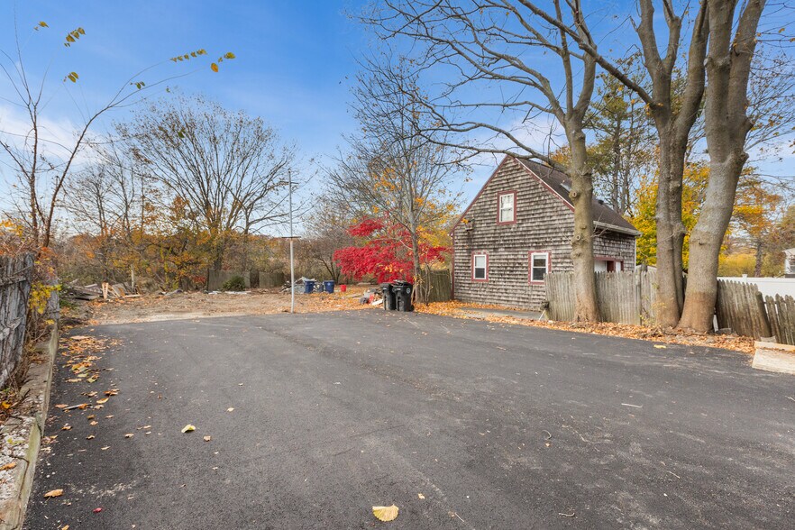 Building Photo - 322 Jefferson Ave