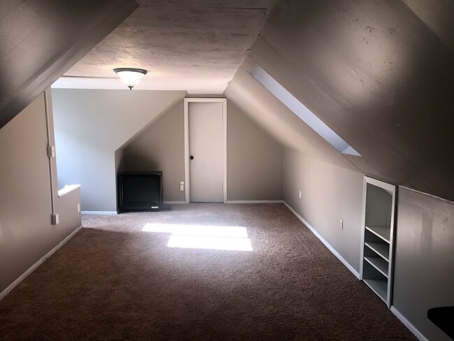Building Photo - 4 Bedroom; 1 Bath House for Rent - Swissvale