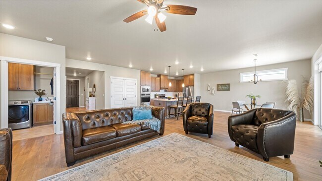 Building Photo - Move-In Ready West Richland Rental – 3-Car Garage, Fenced Yard, Hot Tub Included