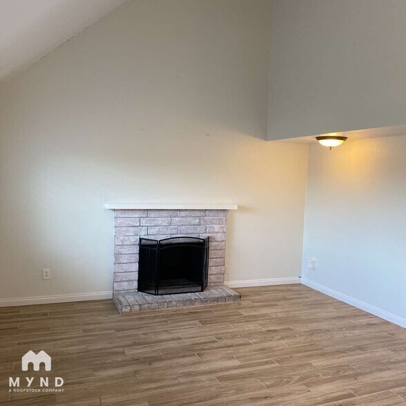 Building Photo - 8239 Water View Ct