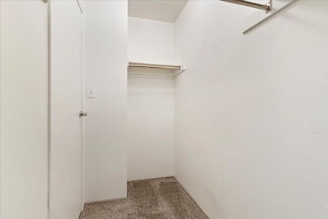 Building Photo - FOOTHILL 3 bed 2 bath Condo with Pool