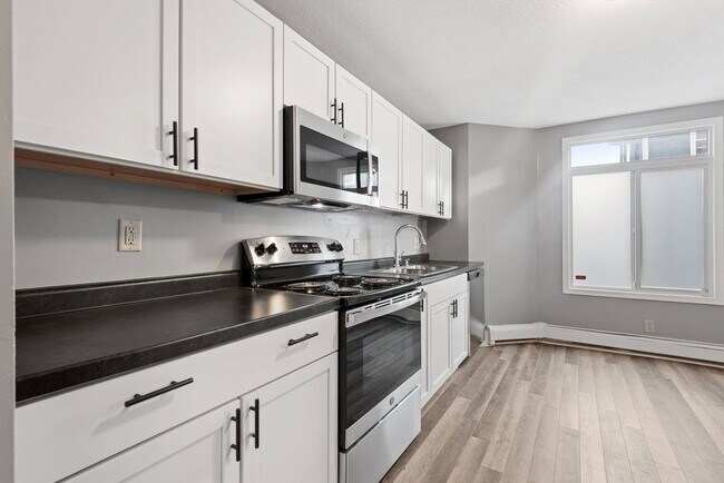 Building Photo - 2407 Buchanan St NE