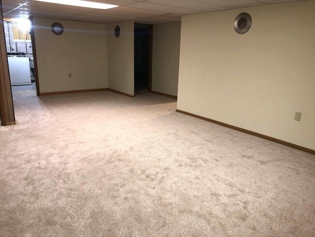 Building Photo - 3 Bedroom Duplex