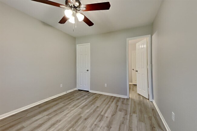 Building Photo - 16624 Foursquare Dr