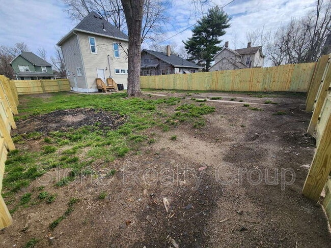 Building Photo - 1609 College Ave