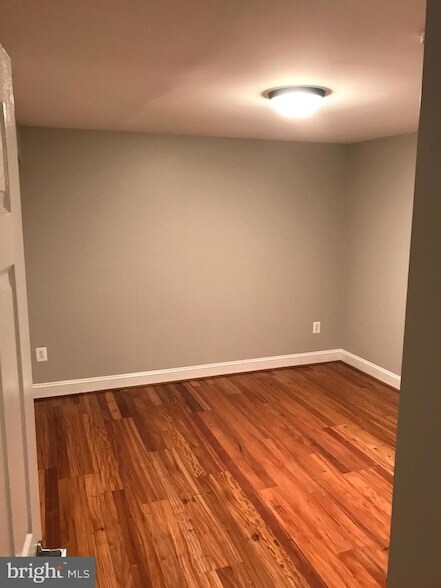 Building Photo - 610 Main St