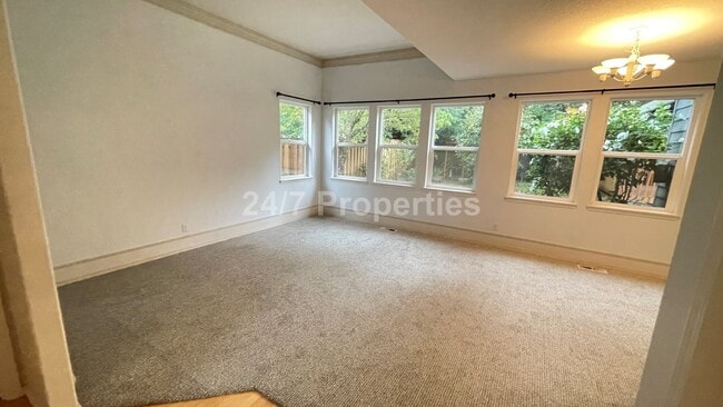 Building Photo - Inviting 3 BD | 2.5 BA Home w/ Massive Bac...