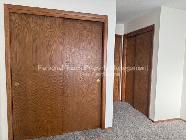 Building Photo - 301 6th St S