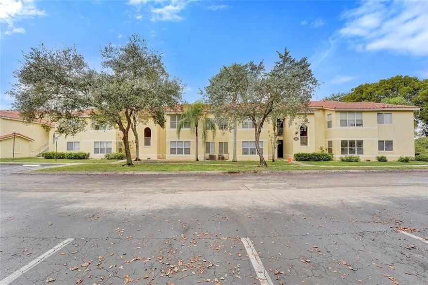 Building Photo - 457 Vista Isles Dr