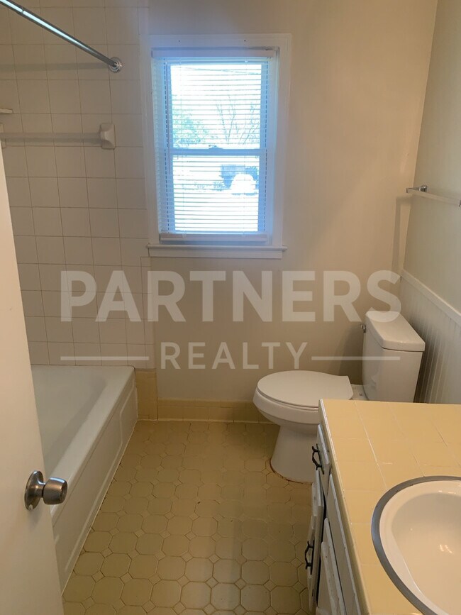 Building Photo - 4536 Wake Forest Dr