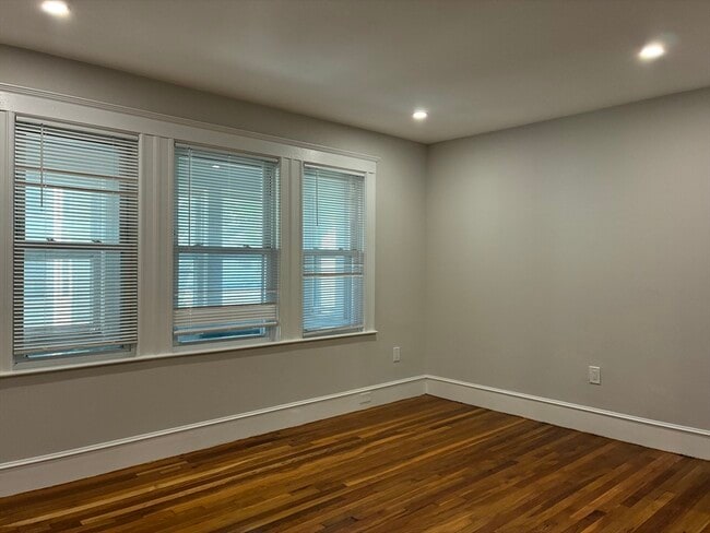 Building Photo - 122 Buttonwood St