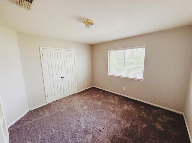 Building Photo - 25915 Drybrook Rd