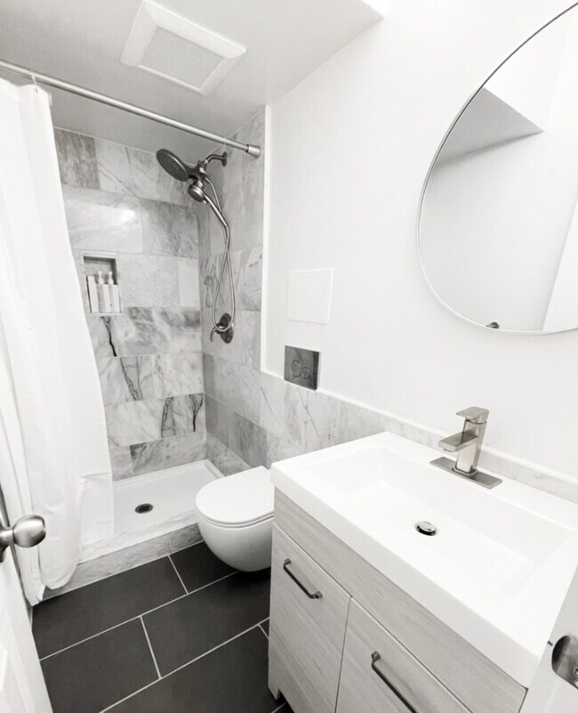 Building Photo - 1602 Mansfield St