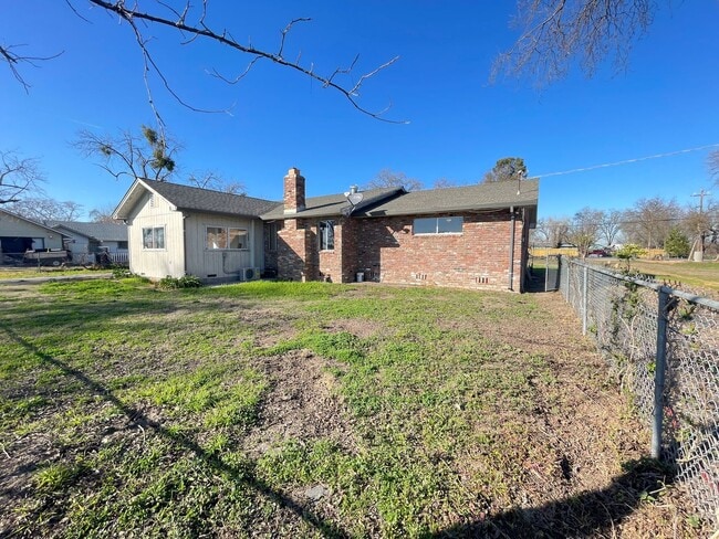 Building Photo - 3 bed / 2 ba house - S. Yuba City