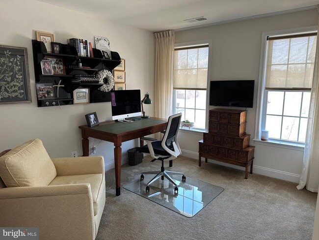 Building Photo - 8537 Pine Springs Dr