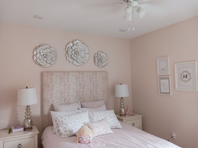 Building Photo - Here is your chance to live in Model Home!...
