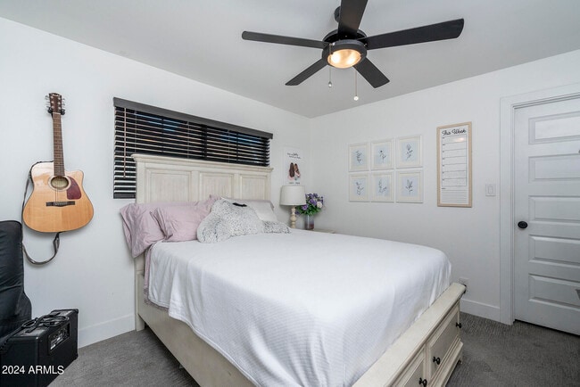 Building Photo - 8725 E Bonnie Rose Ave