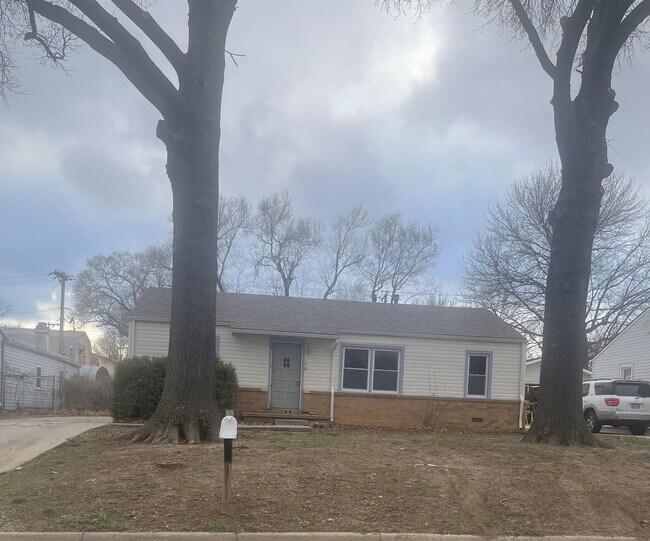 Primary Photo - 809 N Kokomo Ave