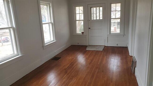 Building Photo - Northside - For Rent 3 bedroom, 1 Bathroom